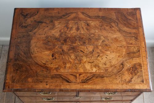 GEORGE II WALNUT CHEST OF DRAWERS - ADDITIONAL PHOTO 4