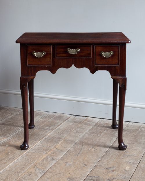 CHARMING GEORGE II MAHOGANY LOWBOY - ADDITIONAL PHOTO 1