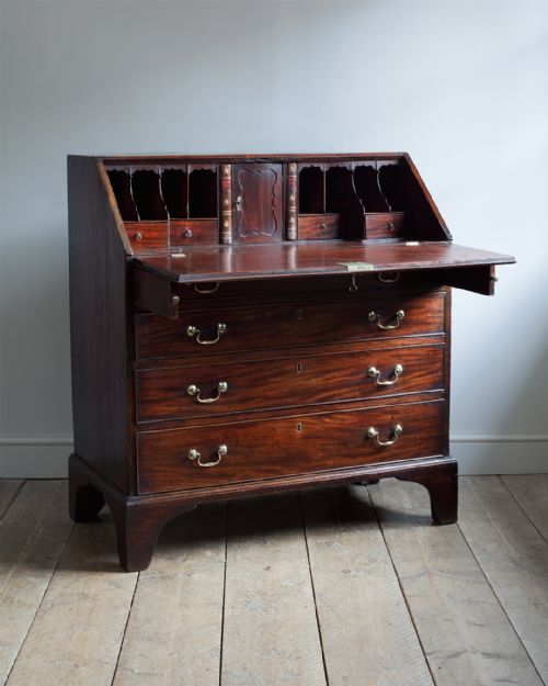 GEORGE III MAHOGANY BUREAU - ADDITIONAL PHOTO 1