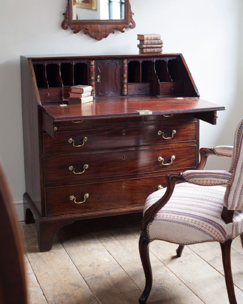 GEORGE III MAHOGANY BUREAU - ADDITIONAL PHOTO 3