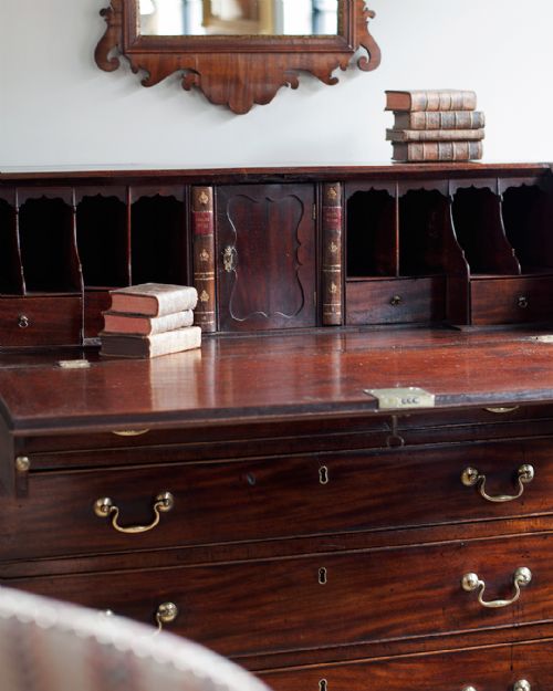 GEORGE III MAHOGANY BUREAU - ADDITIONAL PHOTO 4