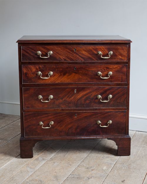 GEORGE III MAHOGANY CHEST OF DRAWERS - ADDITIONAL PHOTO 1