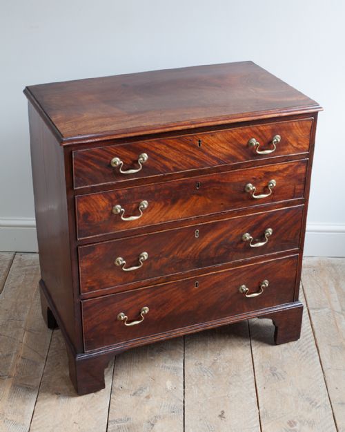 GEORGE III MAHOGANY CHEST OF DRAWERS - ADDITIONAL PHOTO 2