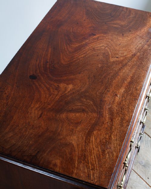 GEORGE III MAHOGANY CHEST OF DRAWERS - ADDITIONAL PHOTO 3