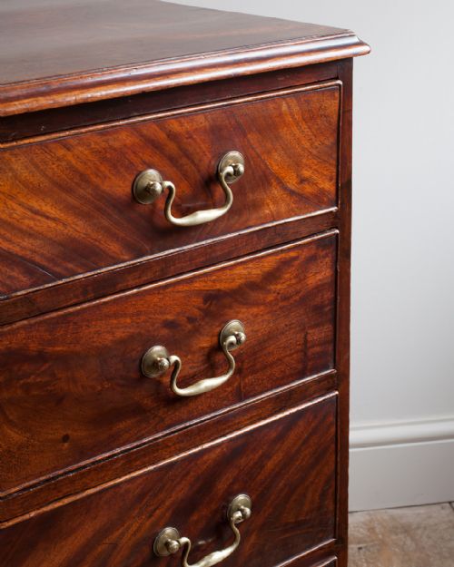 GEORGE III MAHOGANY CHEST OF DRAWERS - ADDITIONAL PHOTO 4