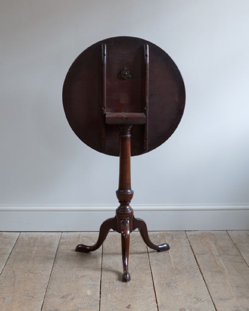 GEORGE III MAHOGANY LAMP TABLE - ADDITIONAL PHOTO 2