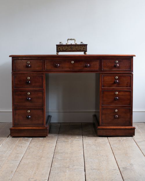 19TH CENTURY MAHOGANY PEDESTAL DESK - ADDITIONAL PHOTO 1