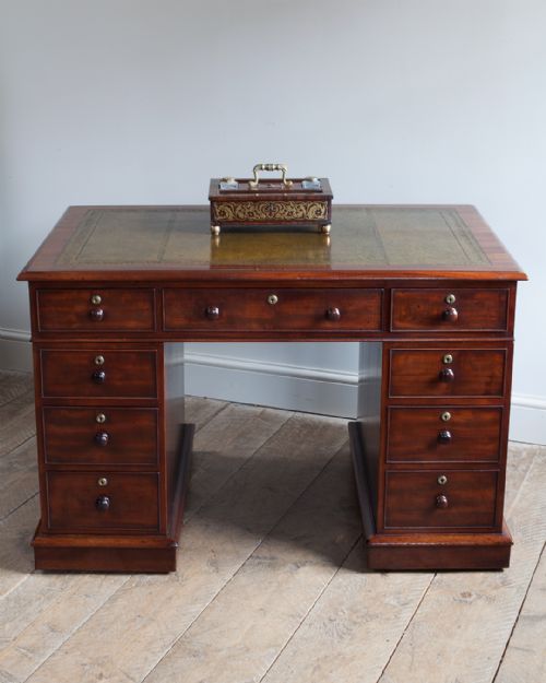 19TH CENTURY MAHOGANY PEDESTAL DESK - ADDITIONAL PHOTO 2