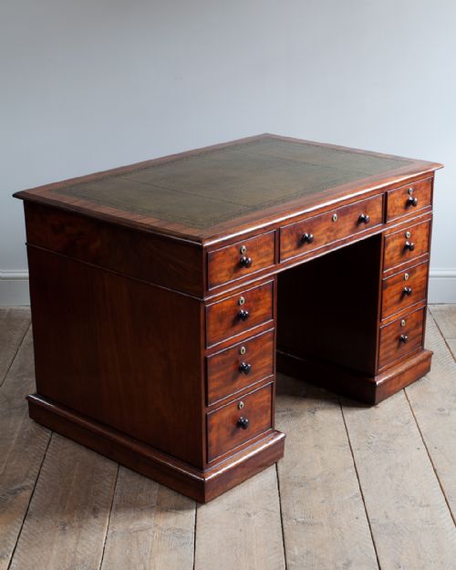 19TH CENTURY MAHOGANY PEDESTAL DESK - ADDITIONAL PHOTO 4