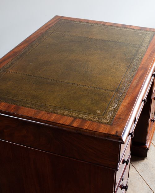 19TH CENTURY MAHOGANY PEDESTAL DESK - ADDITIONAL PHOTO 5