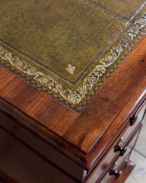19TH CENTURY MAHOGANY PEDESTAL DESK - ADDITIONAL PHOTO 7