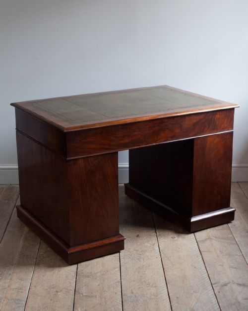 19TH CENTURY MAHOGANY PEDESTAL DESK - ADDITIONAL PHOTO 10