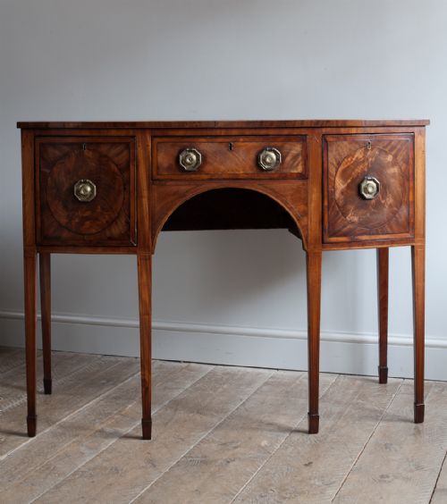GEORGE III MAHOGANY BOWFRONT SIDEBOARD - ADDITIONAL PHOTO 1