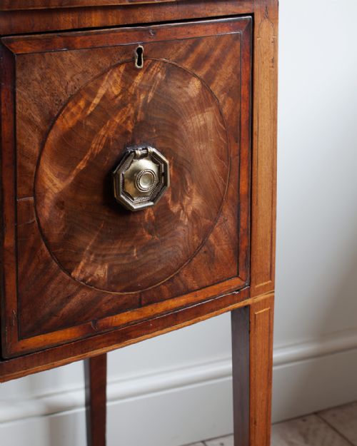 GEORGE III MAHOGANY BOWFRONT SIDEBOARD - ADDITIONAL PHOTO 5