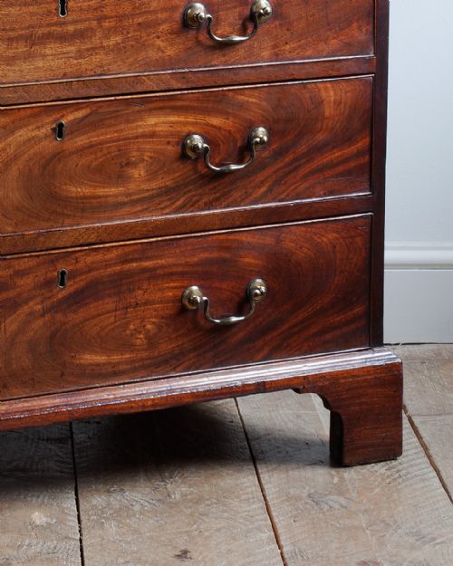 GEORGIAN MAHOGANY CHEST OF DRAWERS - ADDITIONAL PHOTO 1