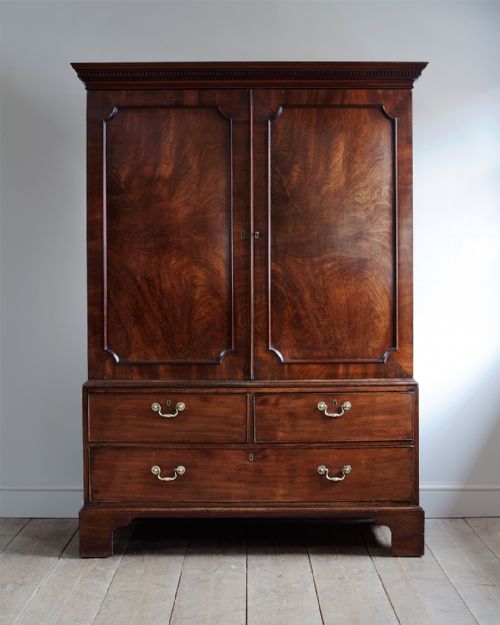 george iii mahogany linen press - CATEGORY: ANTIQUE CUPBOARDS - DATED 18TH CENTURY