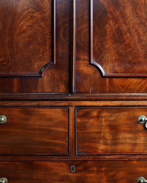 GEORGE III MAHOGANY LINEN PRESS - ADDITIONAL PHOTO 3