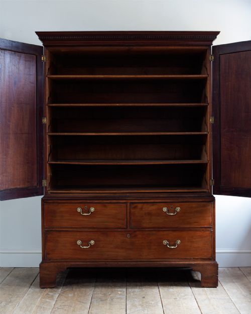 GEORGE III MAHOGANY LINEN PRESS - ADDITIONAL PHOTO 4