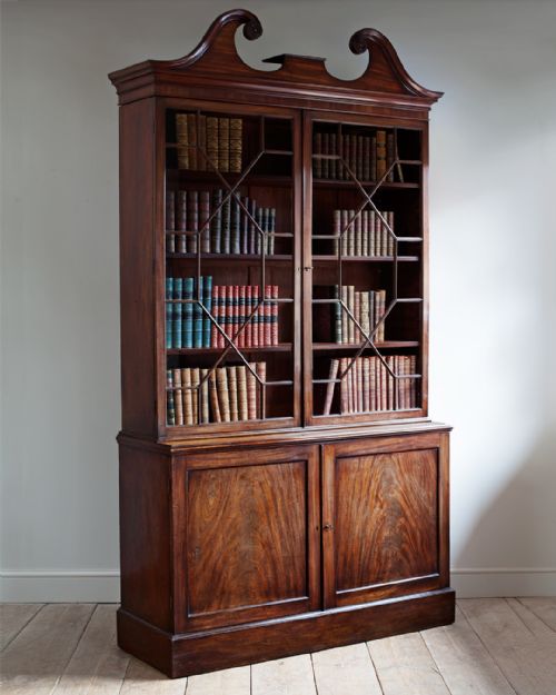 GEORGE III MAHOGANY LIBRARY BOOKCAS - ADDITIONAL PHOTO 1