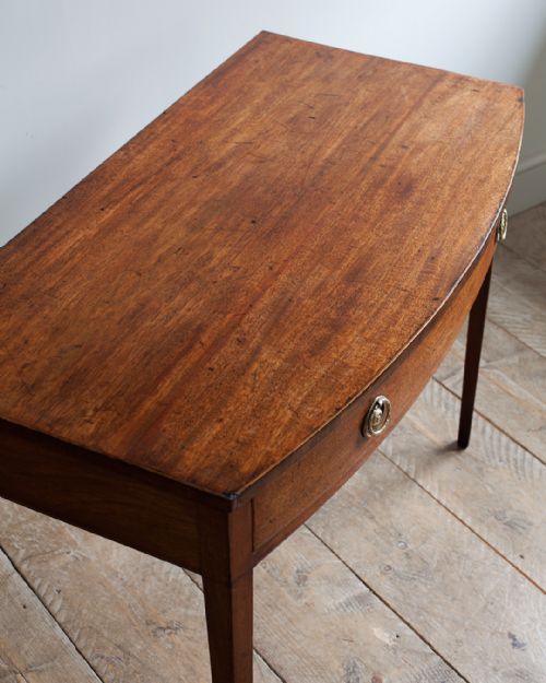 GEORGE III MAHOGANY BOWFRONT SIDE TABLE - ADDITIONAL PHOTO 1