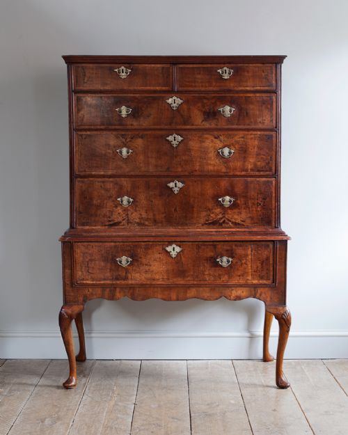 early georgian walnut chest on stand - CATEGORY: ANTIQUE CHEST OF DRAWERS - DATED 18TH CENTURY