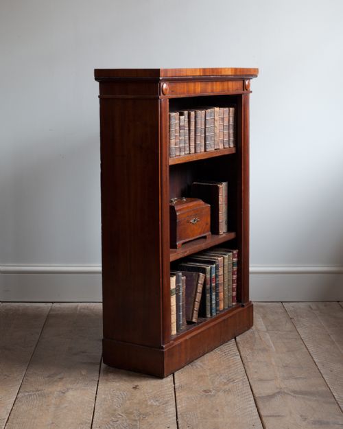 SMALL WILLIAM IV MAHOGANY OPEN BOOKCASE - ADDITIONAL PHOTO 2