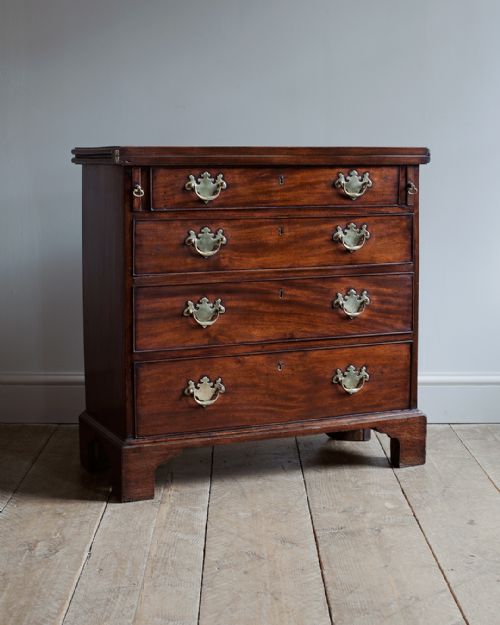 georgian mahogany bachelor's chest - CATEGORY: ANTIQUE CHEST OF DRAWERS - DATED 18TH CENTURY