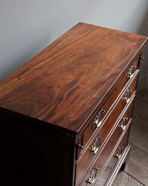 GEORGIAN MAHOGANY BACHELOR'S CHEST - ADDITIONAL PHOTO 5
