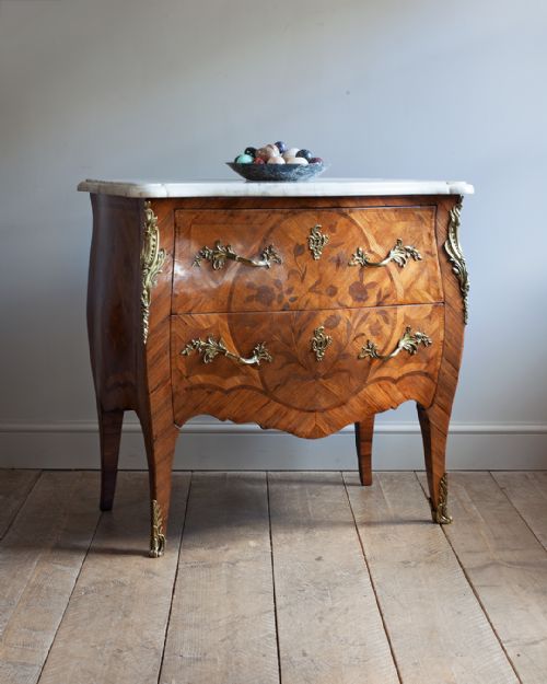 19th century french bomb commode - CATEGORY: ANTIQUE CHEST OF DRAWERS - DATED 19TH CENTURY