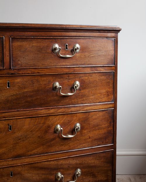 GEORGE III MAHOGANY CHEST OF DRAWERS - ADDITIONAL PHOTO 4