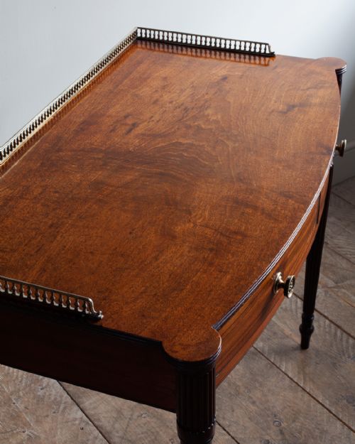 REGENCY MAHOGANY BOWFRONT SIDE TABLE - ADDITIONAL PHOTO 2
