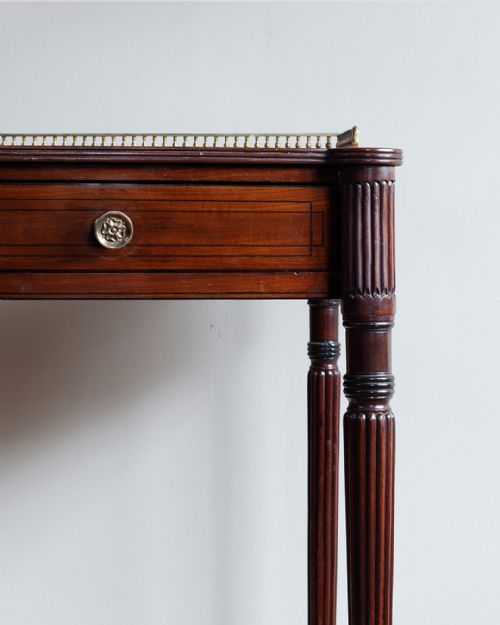 REGENCY MAHOGANY BOWFRONT SIDE TABLE - ADDITIONAL PHOTO 3