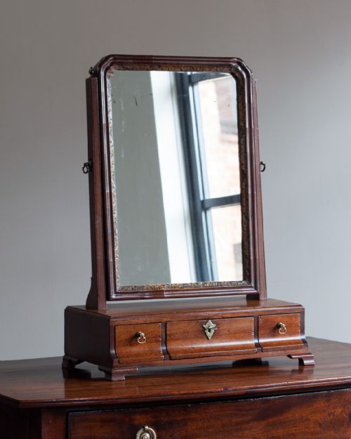 george iii mahogany toilet mirror - CATEGORY: ANTIQUE MIRRORS - DATED 18TH CENTURY