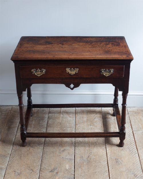 CHARMING EARLY GEORGIAN OAK SIDE TABLE - ADDITIONAL PHOTO 1
