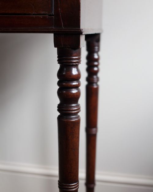 GEORGE IV MAHOGANY BOWFRONT SIDE TABLE - ADDITIONAL PHOTO 5
