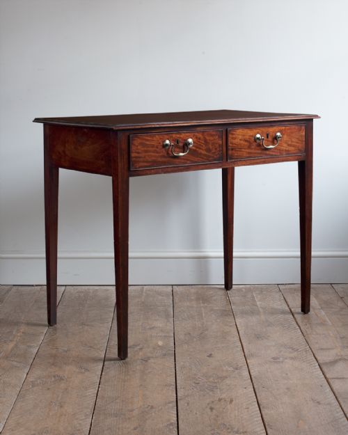 georgian mahogany side table of good colour and patina - CATEGORY: ANTIQUE TABLES - DATED 18TH CENTURY
