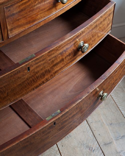 REGENCY MAHOGANY BOWFRONT CHEST OF DRAWERS - ADDITIONAL PHOTO 9
