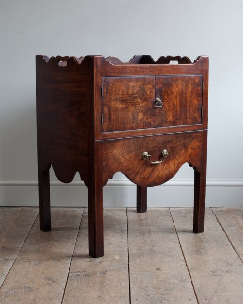 george iii mahogany tray top commode - CATEGORY: ANTIQUE CUPBOARDS - DATED 18TH CENTURY