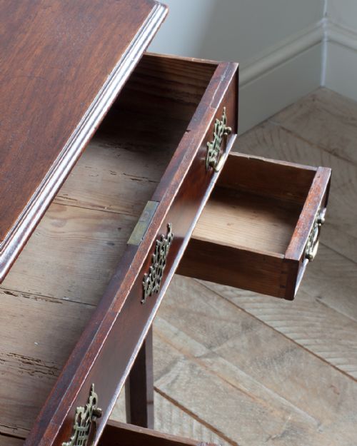 GEORGIAN MAHOGANY LOWBOY - ADDITIONAL PHOTO 4