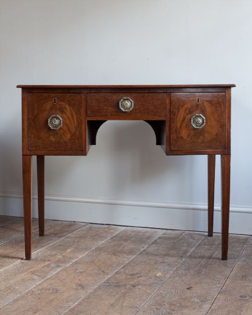 19TH CENTURY MAHOGANY DRESSING TABLE - ADDITIONAL PHOTO 3