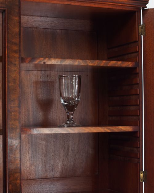 19TH CENTURY FLAME MAHOGANY WALL HANGING CABINET - ADDITIONAL PHOTO 4