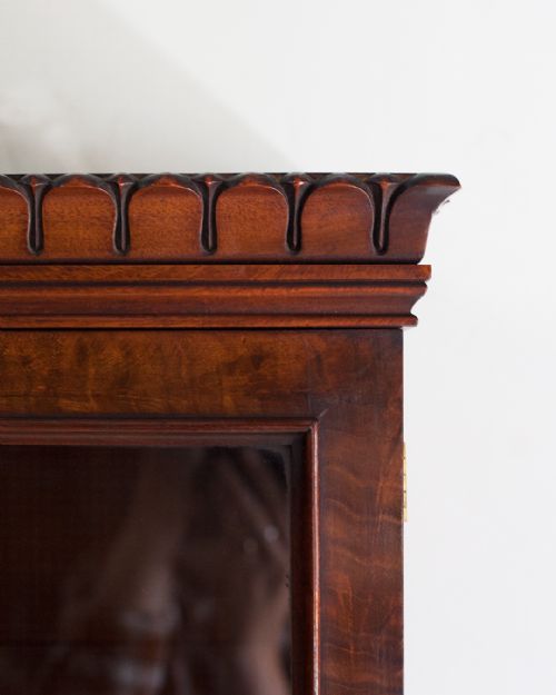 19TH CENTURY FLAME MAHOGANY WALL HANGING CABINET - ADDITIONAL PHOTO 5