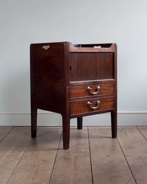 george iii mahogany tray top commode - CATEGORY: ANTIQUE CUPBOARDS - DATED 18TH CENTURY