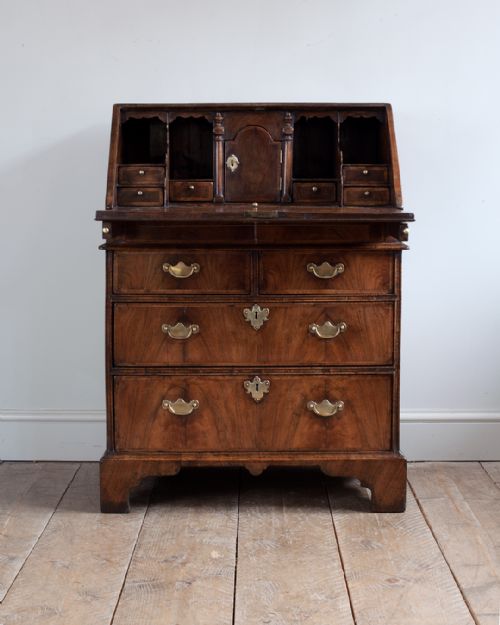 SMALL GEORGE II WALNUT BUREAU - ADDITIONAL PHOTO 3