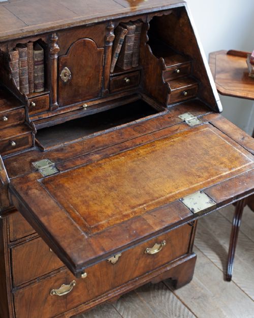SMALL GEORGE II WALNUT BUREAU - ADDITIONAL PHOTO 7