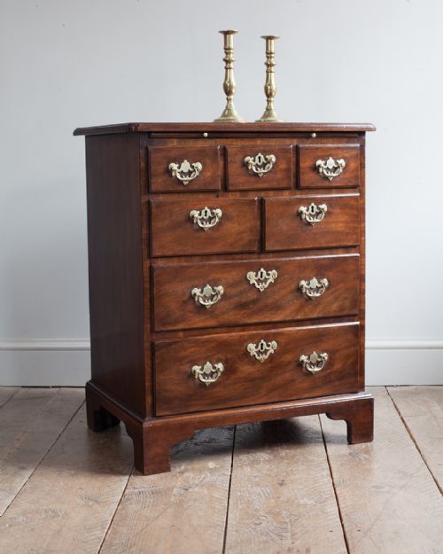 small 19th century mahogany chest of drawers - CATEGORY: ANTIQUE CHEST OF DRAWERS - DATED 19TH CENTURY