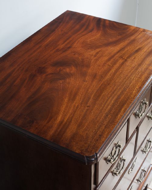 SMALL 19TH CENTURY MAHOGANY CHEST OF DRAWERS - ADDITIONAL PHOTO 2