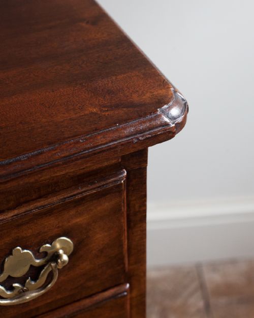 SMALL 19TH CENTURY MAHOGANY CHEST OF DRAWERS - ADDITIONAL PHOTO 3