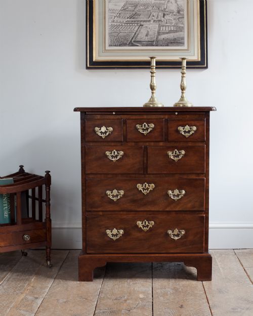 SMALL 19TH CENTURY MAHOGANY CHEST OF DRAWERS - ADDITIONAL PHOTO 6