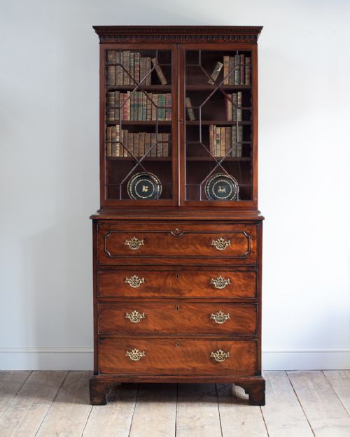 FINE QUALITY GEORGE III MAHOGANY SECRETAIRE BOOKCASE - ADDITIONAL PHOTO 2